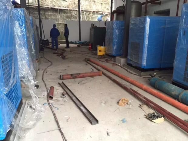 云南空壓機_云南螺桿空壓機_云南某隧道螺桿空壓機安裝現(xiàn)場